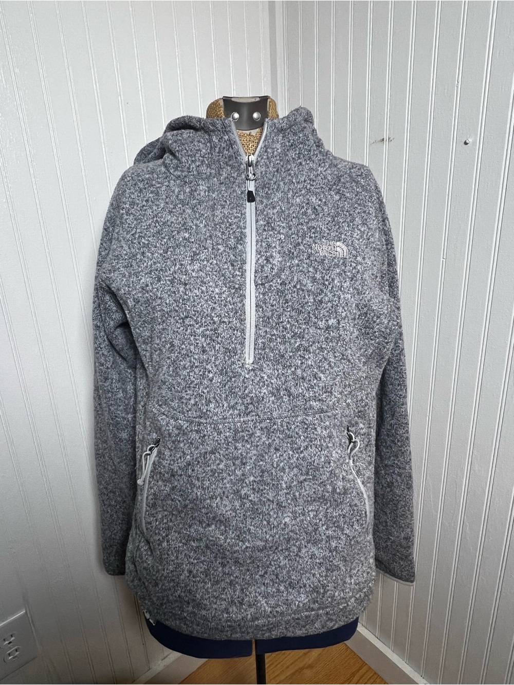 Cozy Women's North Face Gray Fuzzy pullover Sweater - Brand Not Specified
